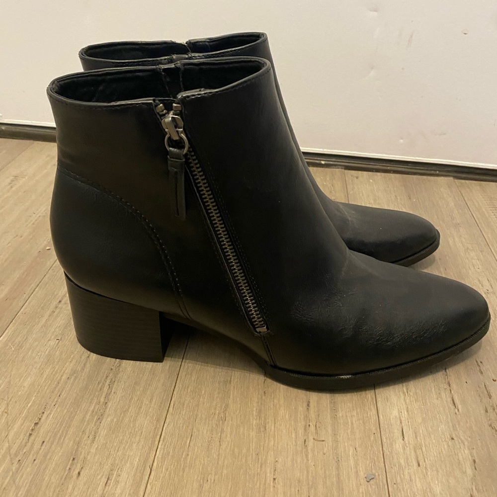 Women’s black boots size 13